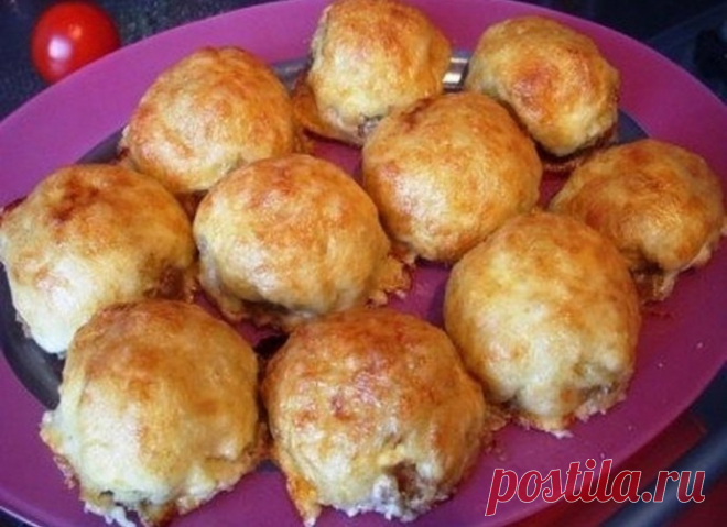 ​Стожки из фарша Очень вкусное и сытное блюдо  Ингредиенты: 1 кг любого фарша Начинка: 2 луковицы  4 картофелины  5 яиц 200 г сыра майонез  соль, перец 
⠀  Приготовление: 
⠀  Приготовить фарш, как на...