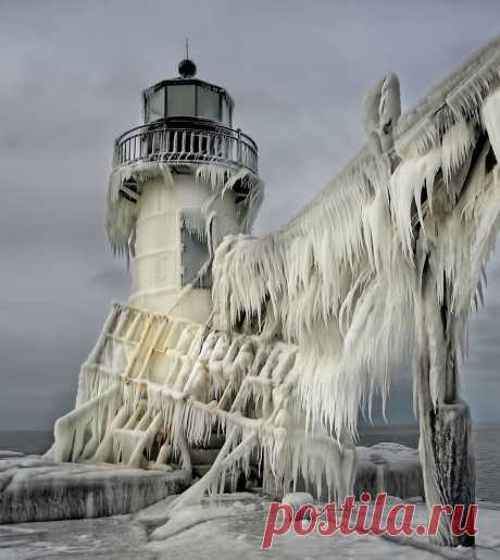 28 Breathtaking Photos Of Lighthouses That Have Stood The Test Of Time | Bored Panda