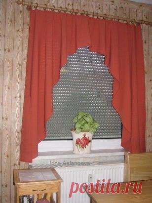 Кухонная штора-каскад. 

Предлагаем вашему вниманию замечательную штору на кухню. Очень хороша для тех, кто хочет научиться шить. На фото занавеска 