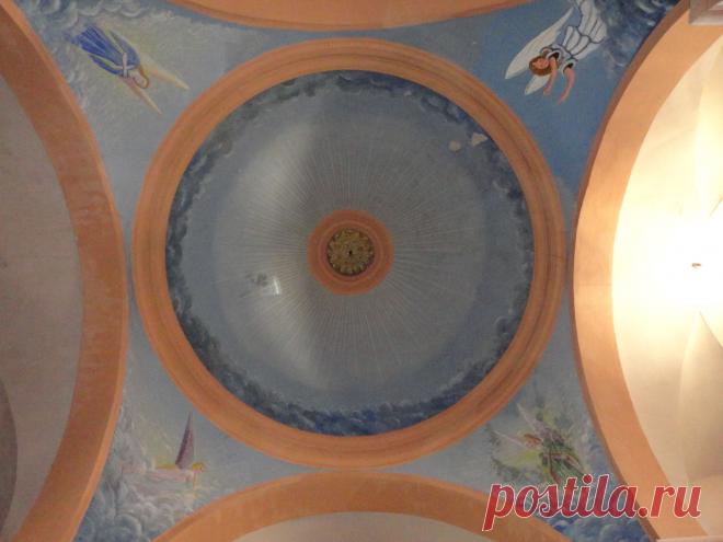 роспись купола церкви.