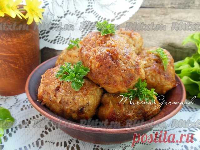 Куриные котлеты в сметане в духовке

Куриные котлеты, запеченные в духовке, получаются очень нежными и сочными. Огромный плюс этого рецепта в том, что в процессе приготовления не надо долго стоять у плиты. Благодаря тому, что котлеты запекаются в сметане, они получаются нереально вкусными. Картофельное пюре и каши станут отличным дополнением к таким котлеткам. Прекрасное блюдо для всей семьи, попробуйте!

Пошаговый рецепт с фото есть на нашем сайте.
Источник: https://rutxt...
