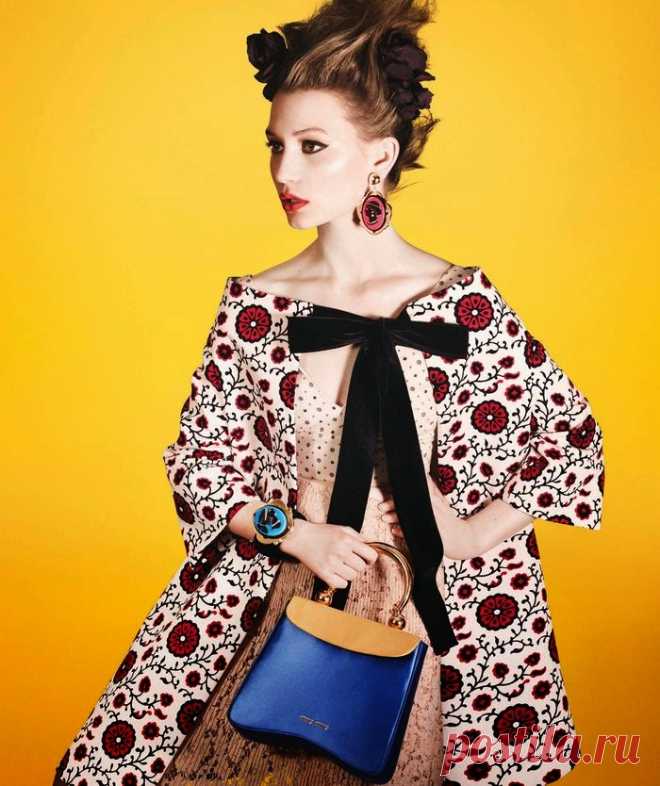 Миа Васиковска (Mia Wasikowska) в фотосессии Дэвида Симса (David Sims) для бренда Miu Miu (весна/лето 2012)