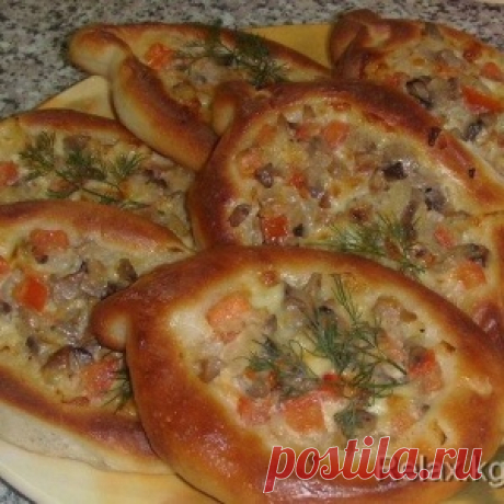 ПИРОЖКИ-ЛОДОЧКИ С СЫРНО-ГРИБНОЙ НАЧИНКОЙ
