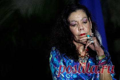 Евросоюз ввел санкции против первой леди Никарагуа за нарушение прав человека. Европейский союз ввел санкции против высших функционеров правящей никарагской партии СНФО. Власти ЕС обвиняют никарагских функционеров в преследовании политической оппозиции в преддверии выборов, намеченных на 7 ноября. Под ограничительные меры попала первая леди и вице-президент станы Росарио Мурильо.