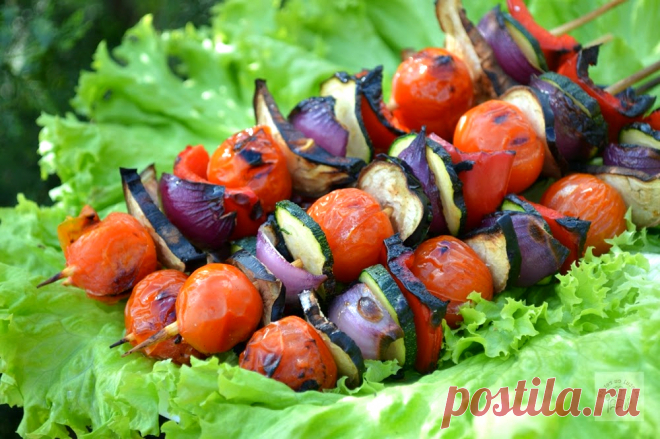 Вегетарианский шашлык
Вкусный и красочный шашлык из овощей, удобная альтернатива классическому шашлыку. Идеально подходит для вегетарианцев или может быть отличным гарниром для рыбы и мяса на гриле.