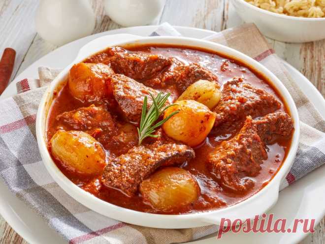 Mediterranes Rezept für griechischen Gulasch Stifado | freundin.de