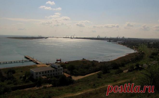 В Крыму задержали подозреваемых в краже техники из порта на ₽3 млрд. Подозреваемые украли производственное оборудование для цементного завода примерно на ₽3 млрд с части территории Керченского морского порта Камыш-Бурун, которую арендовала коммерческая организация. Против них возбудили дело о краже