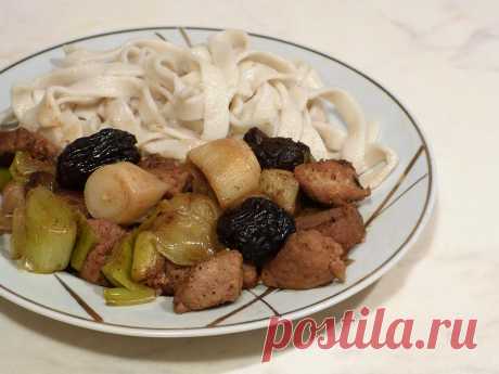 Яния или Яхния из курицы с черносливом