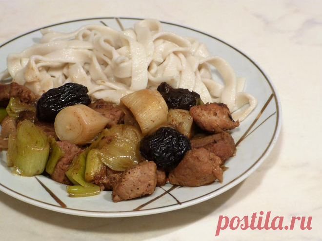 Яния или Яхния из курицы с черносливом