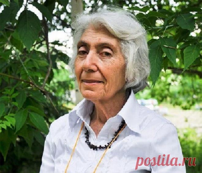 Голодание используют в альтернативной медицине в оздоровительных целях. Это добровольный временный отказ от пищи с целью очищения организма от шлаков, перезапуска пищеварительной системы, восстановления обменных процессов.