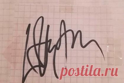 Россиянка выставила на продажу автограф Элтона Джона за 5 тысяч рублей. Жительница Новосибирска выставила на продажу автограф британского музыканта Элтона Джона. Внимание на опубликованное в сети объявление обратила ГТРК «Новосибирск». По словам женщины, данный автограф она взяла у певца лично у отеля «Балчуг» в Москве. Это произошло 24 июня 2003 года перед концертом.