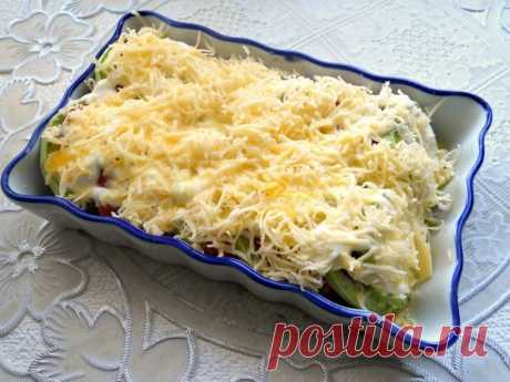 Кабачки, запеченные с помидорами и сыром.