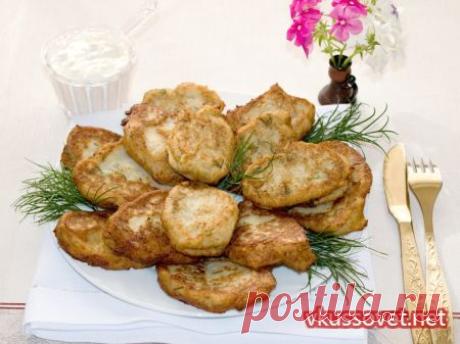 Котлеты из цветной капусты с манкой и острым соусом
