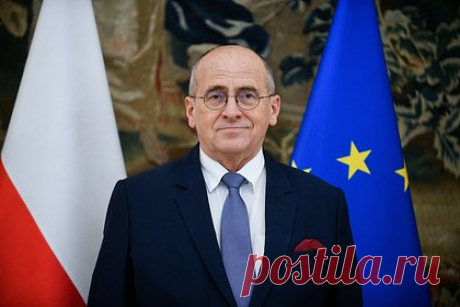 Польша призвала ввести очередной пакет антироссийских санкций и взяться за новый. Министр иностранных дел Польши Збигнев Рау рассказал о необходимости стран Евросоюза взяться за разработку новых ограничений против Москвы сразу же после введения десятого пакета антироссийских санкций. Он посетовал на снижение эффективности вводимых санкций из-за различных «исключений» или оставленных лазеек.