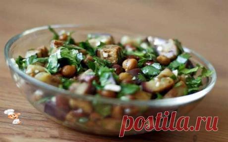 Салат с нутом и баклажанами пошаговый рецепт Салат с нутом и баклажанами заправленный пикантным соусом. Отличное питательное блюдо! Сочетание баклажанов и нута, рождает ароматный, сытный и очень вкусный салат. Особенный вкус этому салату придает заправка с пряными травами и специями.