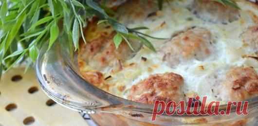 Запеканка с куриными шариками на подушке из овощей и риса | Четыре вкуса