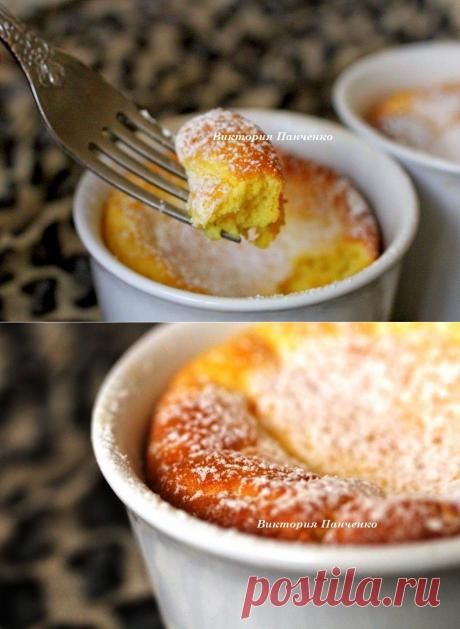 АПЕЛЬСИНОВОЕ СУФЛЕ
апельсин 2 шт.
белая мука 40 г
белый сахар 40 г
масло сливочн 1 ч. л.
яйцо 3 шт.
темный ром 2 ст. л.
соль 1 щепотка