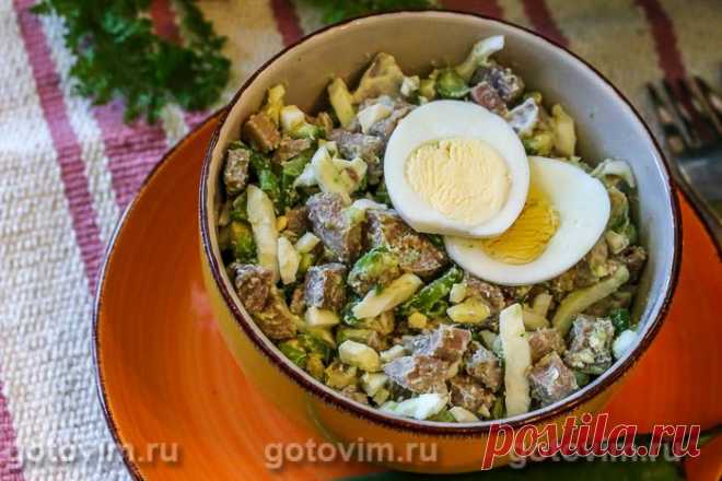 Салат из языка с авокадо и перцем чили. Рецепт с фото Такой салат подойдет в качестве начинки для тарталеток. Его можно подать и на ломтиках поджаренного хлеба. К тому же, мясной салат из языка и авокадо настолько сытный, что вполне сможет стать полноценным самостоятельным блюдо на обед. Если вы сварите языки заранее, то приготовление салата займет совсем не много времени. 
