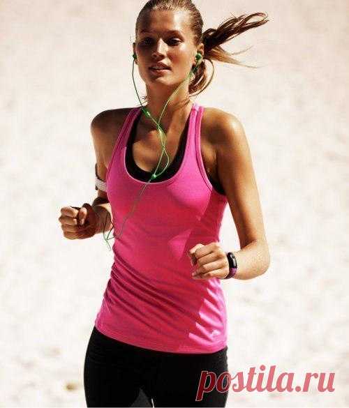 Как бегать, чтобы похудеть? Утренний, дневной и вечерний бег оказывают разный эффект. Бег в вечернее время приводит к максимальному похудательному эффекту, сжиганию лишних жиров.