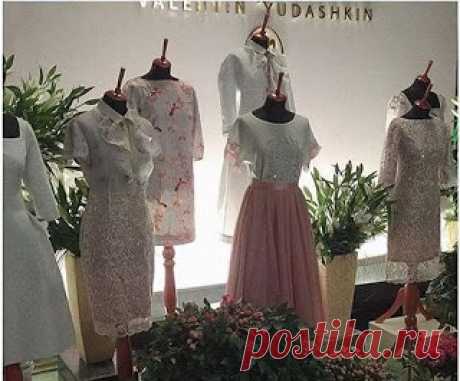 У каждой женщины в гардеробе есть огромное количество вещей, но эти вещи как обычно однотипны и не сочетаются между собой. Открывая, свой шкаф с одеждой не знаешь что одеть.В январе-феврале 2017 выходит коллекция от известного кутюрье Валентина Юдашкина.Такие новинки можно найти в интернет – магазине Фаберлик.