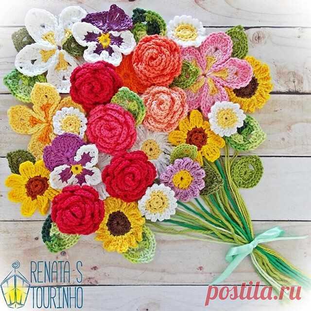 Восхитительные вязаные букеты от renata.tilda