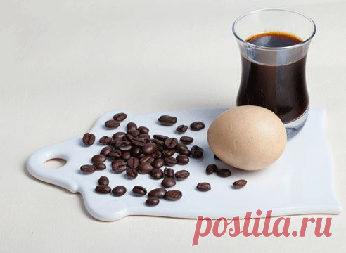 Красим яйца природными красителями..