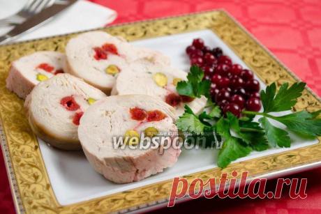 Куриный рулет с фисташками на пару