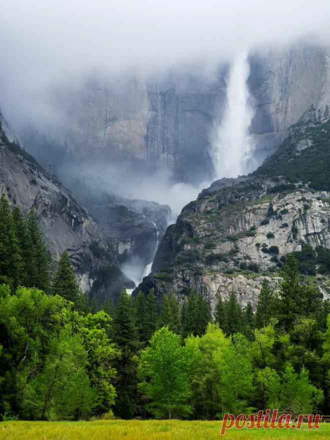 Yosemite Falls / USA (by Dave Arthur).