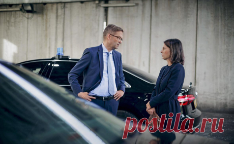 Глава МИД Германии посетила Палестину и пообещала помощь на €38 млн. Глава МИД Германии Анналена Бербок посетила город Рамалла на Западном берегу реки Иордан и пообещала палестинцам дополнительную помощь в размере €38 млн, сообщила пресс-служба немецкого внешнеполитического ведомства страны в X (Twitter).