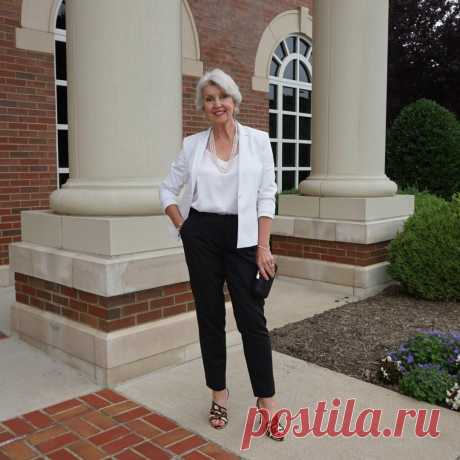 Smart casual для дам старше 60: как одеваться в стиле элегантной повседневности
Стиль кэжуал не имеет возрастных ограничений. Он идеально подходит как юной девушке, так и возрастной даме. Давайте сегодня поговорим о повседневных образах для женщин старше 60 и рассмотрим 10 стильных, актуальных сетов на любой случай и повод. Жакет – удачное решение для дамы 60+. Это может быть укороченная или удлиненная модель. Белый жакет гармонично сморится […]
Читай дальше на сайте. Жми подробнее ➡