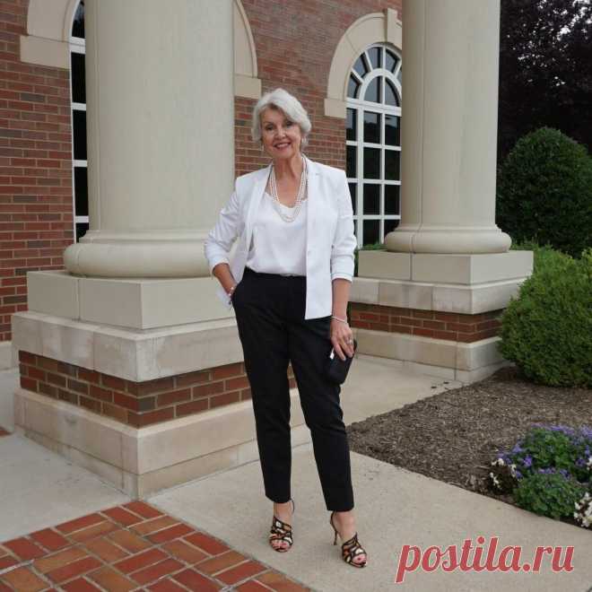Smart casual для дам старше 60: как одеваться в стиле элегантной повседневности
Стиль кэжуал не имеет возрастных ограничений. Он идеально подходит как юной девушке, так и возрастной даме. Давайте сегодня поговорим о повседневных образах для женщин старше 60 и рассмотрим 10 стильных, актуальных сетов на любой случай и повод. Жакет – удачное решение для дамы 60+. Это может быть укороченная или удлиненная модель. Белый жакет гармонично сморится […]
Читай дальше на сайте. Жми подробнее ➡