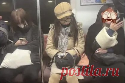 В одной стране мужчины стали ежедневно носить жуткие силиконовые костюмы в виде женщин