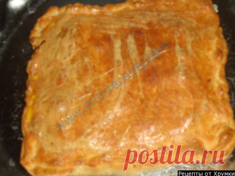 Пирог из слоеного теста с грибами