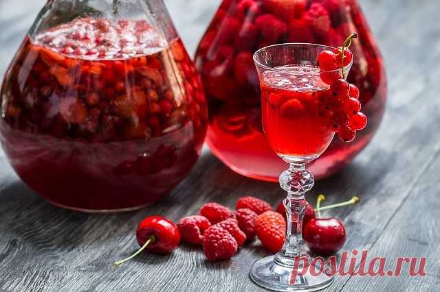 4 СТАКАНА САХАРА, 4 СТАКАНА ВОДЫ, 4 СТАКАНА ЯГОД, 4 СТАКАНА ВОДКИ! ЯГОДНАЯ НАЛИВКА — ПРОСТО, ВКУСНО И ГЛАВНОЕ СВОИМИ РУКАМИ!.