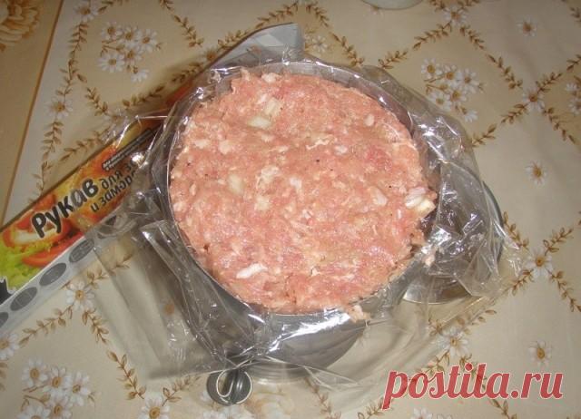 Положи в жестяную банку рукав с куриным мясом. Через час ты получишь королевское блюдо! Повезло, что нашла этот рецепт.
Ингредиенты
Куриное филе 600 г
Желатин 1 ст. л.
Итальянские травы 1 ч. л.
Чеснок 2 зуб.
Черный перец (молотый)по вкусу
Соль по вкусу


Приготовление
Вымойте филе, нарежьте его небольшими кусочками, добавьте сухой быстрорастворимый желатин, итальянские травы, измельченный чеснок, черный молотый перец и соль. Перемешайте и оставьте на 20 минут.
Выложите мяс...