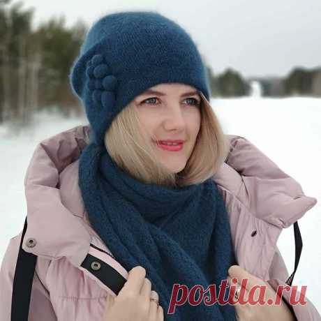 Совсем недавно поймала себя на мысли, что уже задумываюсь о моделях на весну! 🤗Но стоило выйти сегодня на улицу, как все мои мысли улетучились, поэтому покажу вам лучше ещё один комплект из ангоры! 😊И напомню о нашем классном розыгрыше пряжи, подробности в предыдущем посте↪️Всем удачи!!! 💓#вязание #вязаныевещиназаказ #вещиручнойработы #вязаныешапки #шапкабини #ангора #knitting #knitwear #handmade