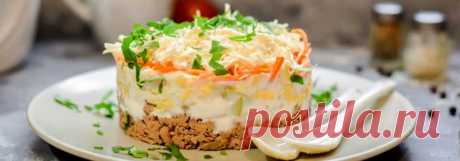Салат Печень под шубой с яблоками • Рецепт Нежный слоеный салат Печень под шубой с яблоками очень ароматный и вкусный. Приготовьте праздничную закуску с куриной печенью, морковью по-корейски, плавленым сыром и яйцом, заправленную майонезом, просто, быстро и вкусно.
