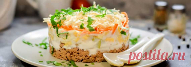 Салат Печень под шубой с яблоками • Рецепт Нежный слоеный салат Печень под шубой с яблоками очень ароматный и вкусный. Приготовьте праздничную закуску с куриной печенью, морковью по-корейски, плавленым сыром и яйцом, заправленную майонезом, просто, быстро и вкусно.