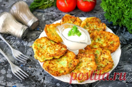 Сырные оладьи - завтрак на скорую руку. Проще простого! - На Кухне Золотистые оладики! Просто неповторимый завтрак! Но вовсе не сложный. Такие сырные оладики может запросто приготовить любой желающий. Оладики, как маленькие солнышки в Вашей тарелке, заставят Вас улыбнуться. А...