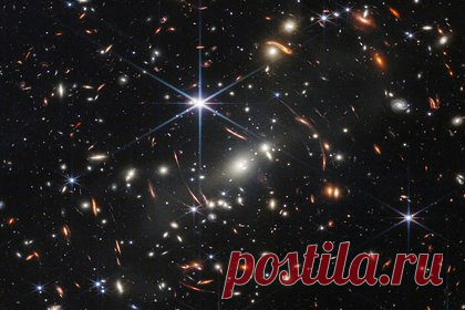 Обнаружен самый далекий радиосигнал. Астрономы зафиксировали самый далекий быстрый радиовсплеск за всю историю наблюдений. Его обнаружили 10 июня 2022 года с помощью радиотелескопа ASKAP, а путь светового луча от источника до Земли составил 8 миллиардов световых лет. Он также имеет высокую яркость, что бросает вызов традиционным моделям.
