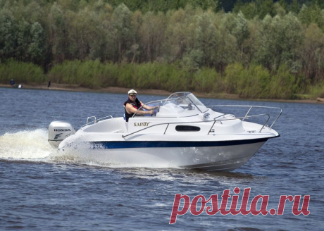 Моторная лодка катер с каютой Бестер 570.