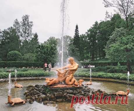 Фонтан «Тритон, разрывающий пасть морского чудовища» в Петергофе

Скульптура на заказ в Санкт-Петербурге 
https://vk.com/sculpture_na_zakaz_spb 
https://www.instagram.com/sculptury_na_zakaz/ 

#Тритор #Петергоф #Фонтан #скульптура #статуя #скульптор #fountain #sculpture