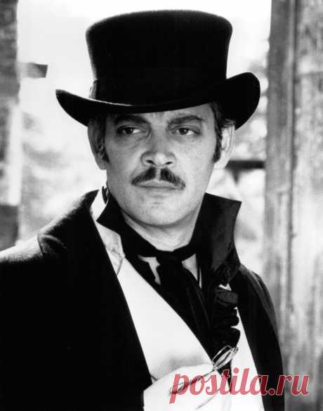 Рауль Хулиа (Raul Julia)
- 9 марта, 1940
 • 24 октября 1994