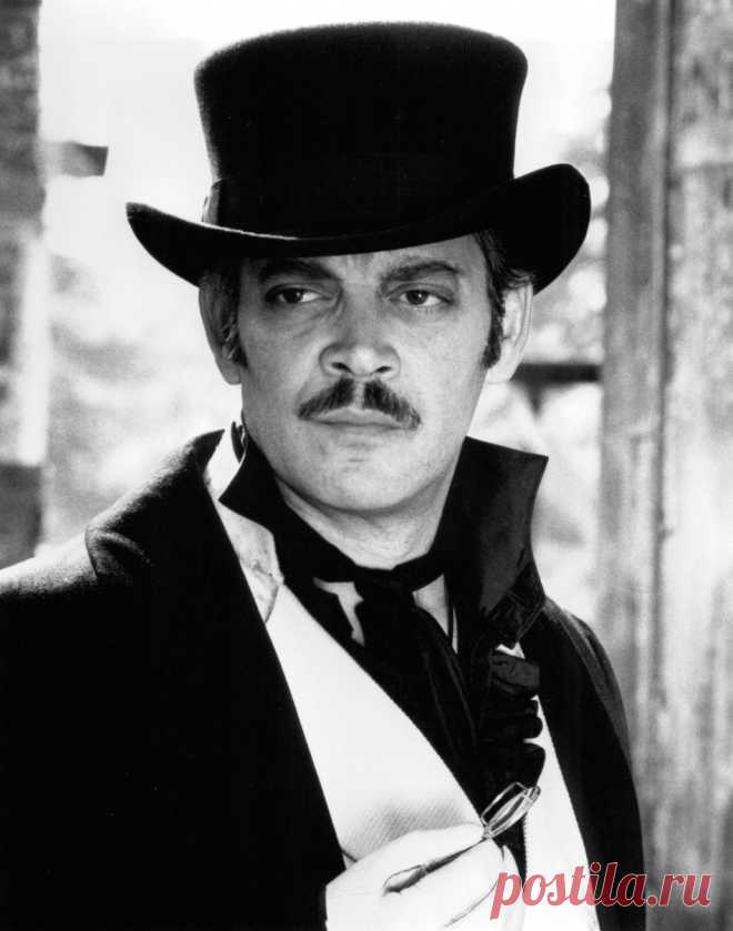 Рауль Хулиа (Raul Julia)
- 9 марта, 1940
 • 24 октября 1994