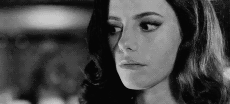 Мой вам совет: при любых обстоятельствах
делайте вид, что на сердце покой.
Это ваш шанс избежать обязательства
всем объяснять, что случилось с тобой!