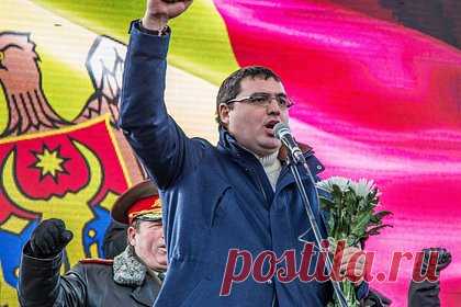 Усатый призвал молдаван выйти на улицы и побороться за цены на газ. В Молдавии пройдут протесты за снижение цен на газ «задним числом». Об этом заявил председатель «Нашей партии» Молдавии Ренато Усатый. Он также призвал граждан страны выйти на улицы и побороться за цены на газ. По его словам, этот протест нужен не для него, а для семей Молдавии.