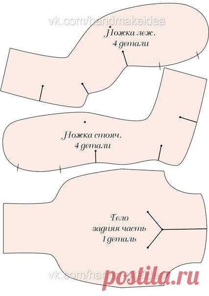 Пупс Антошка.
Мастер класс и выкройка от группы Рукоделие - идеи, мастер-классы.
Рост готовой куклы - 50см.
Сразу скажу про мою главную ошибку при пошиве этого пупса - я его сделала из трикотажной ткани, как и сидячего. Но не учла, что трикотаж плотно не набивается (иначе детали раздуются до необъятных размеров). Поэтому ножки получились мягковатые, пупс не совсем устойчиво стоит. Так что, если пупс будет стоять - лучше шить из нетянущихся тканей или все детали набивать од...