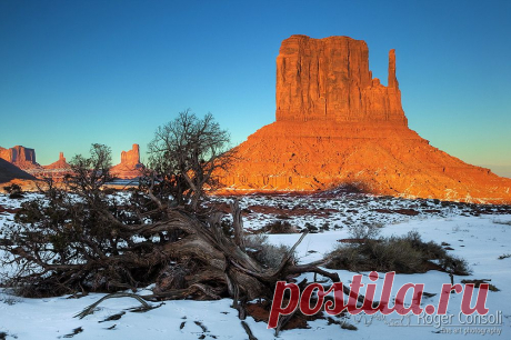 Red glowing monument by Roger Consoli / 500px