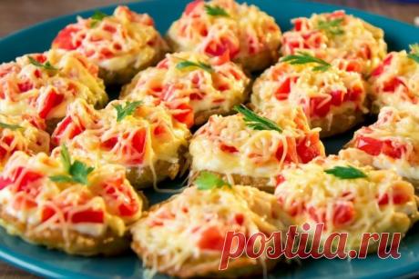 жареные кабачки с помидорами и сыром