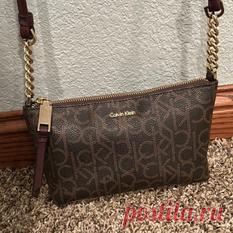 Calvin Klein Crossbody Purse Shop emmy_dockter's closet or find the perfect look from millions of stylists. Fast shipping and buyer protection. In excellent condition! $40

•Zipper across the top.
•Extra pocket(w/ zipper) on the inside for extra storage 
•Maroon colored shoulder strap
•Gold zipper & chains
•7 1/2 x 5 inches (size of the purse)
•Length of the whole purse (with shoulder strap) is 27 inches

Open to offers!
Thank you for viewing😊